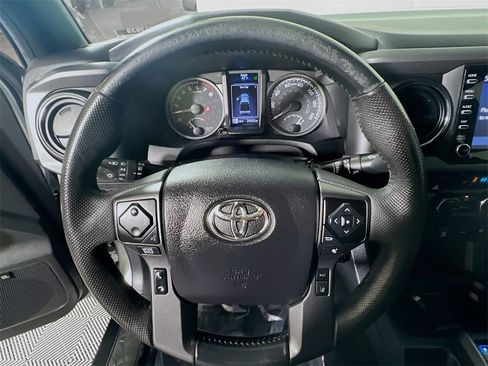 Certified 2022 Toyota Tacoma TRD Off-Road image 11