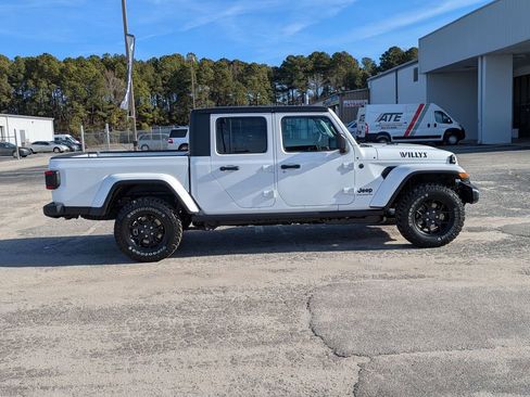 New 2026 Jeep Gladiator Sport AWD/4WD image 2