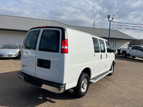 Used 2022 Chevrolet Express 2500 w/ Driver Convenience Package RWD image 5