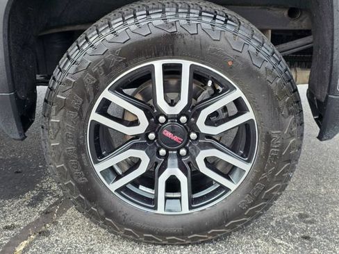 Used 2023 GMC Sierra 1500 AT4 w/ AT4 Premium Package AWD/4WD image 9