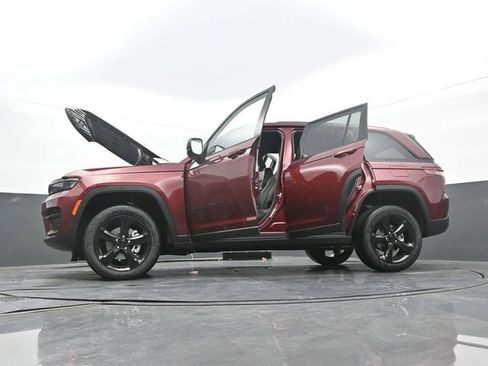 New 2025 Jeep Grand Cherokee Altitude AWD/4WD image 67