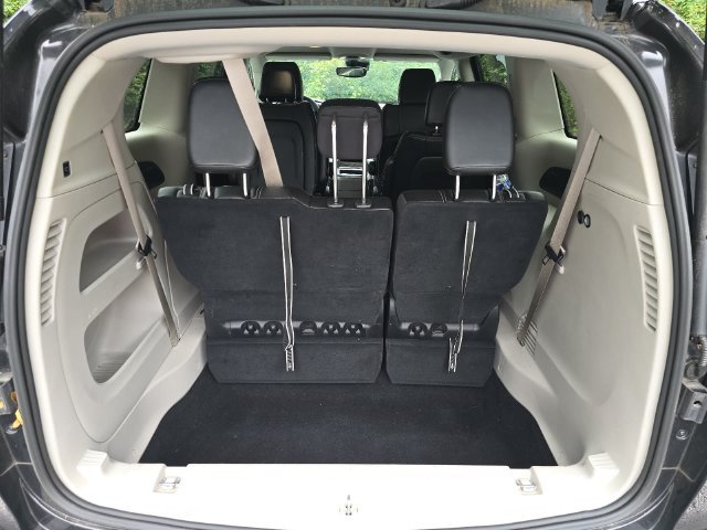 Used 2024 Chrysler Pacifica Touring-L FWD image 27
