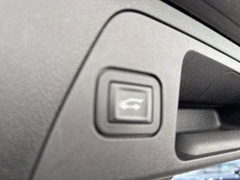 Used 2020 Buick Envision Essence w/ LPO, Active Package image 8