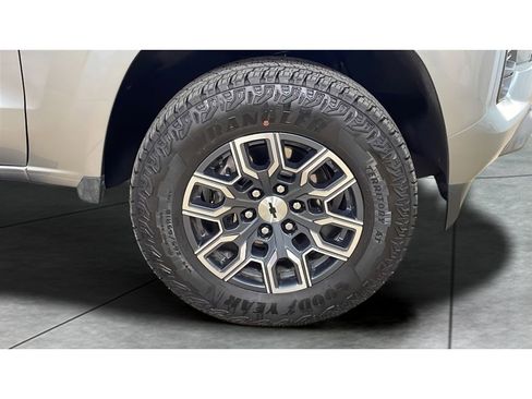 Used 2024 Chevrolet Colorado Z71 w/ Z71 Convenience Package 2 image 18