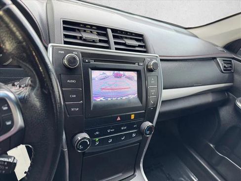 Used 2016 Toyota Camry SE image 12