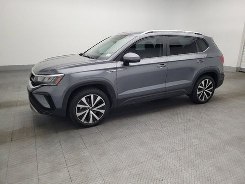 Used 2022 Volkswagen Taos SE image 2