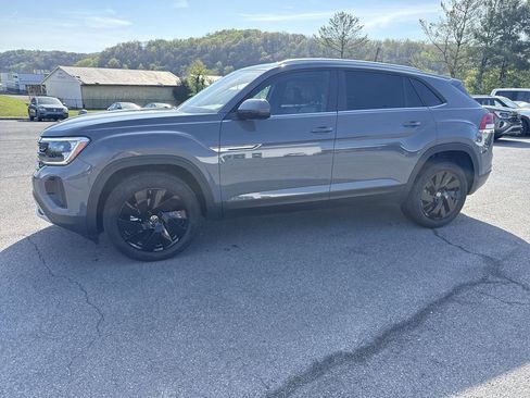 Certified 2025 Volkswagen Atlas Cross Sport SE w/ Black Wheel Package AWD/4WD image 3