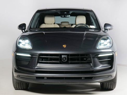 Certified 2023 Porsche Macan image 6