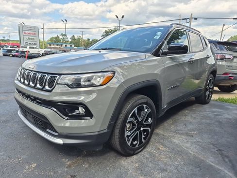 Used 2023 Jeep Compass Limited AWD/4WD image 2