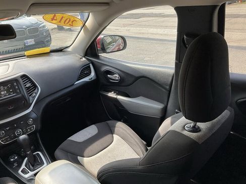 Used 2014 Jeep Cherokee Latitude w/ Comfort/Convenience Group image 20