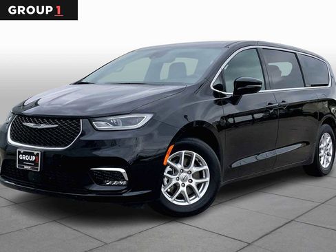 Used 2025 Chrysler Pacifica Select image 1