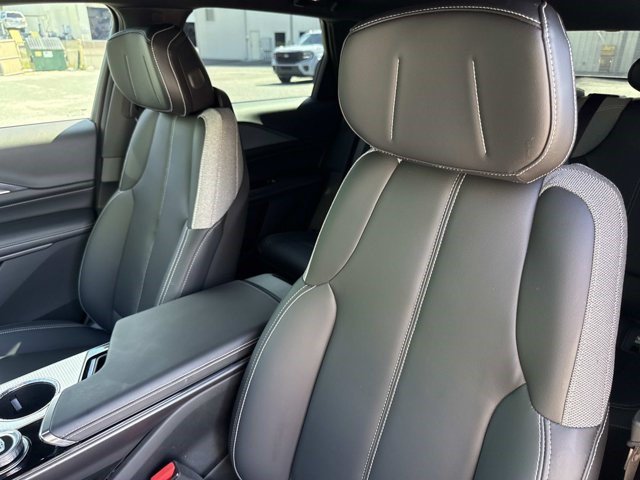 Certified 2024 Cadillac Lyriq Tech AWD/4WD image 21