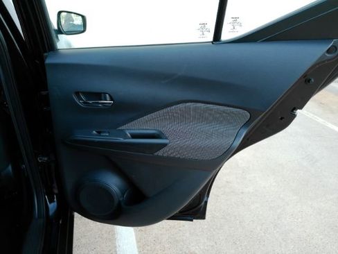 Used 2018 Nissan Kicks SV image 19