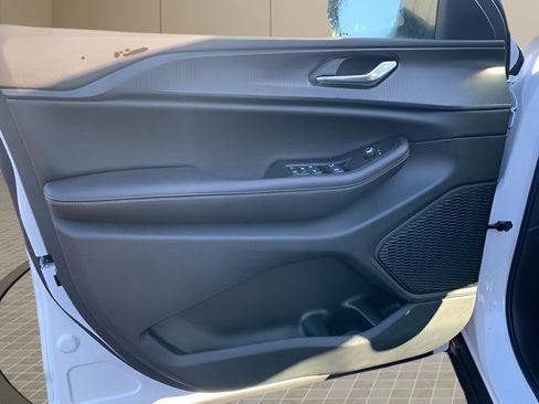 New 2025 Jeep Grand Cherokee L Altitude image 16