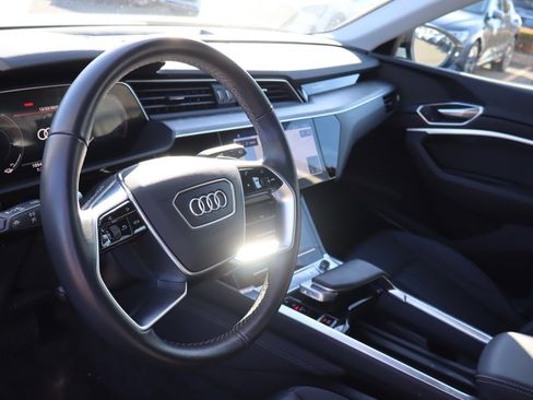 Used 2024 Audi Q8 e-tron Premium Plus w/ Premium Plus Package image 9