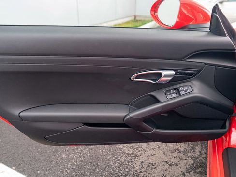 Certified 2025 Porsche 718 Cayman Style Edition image 10