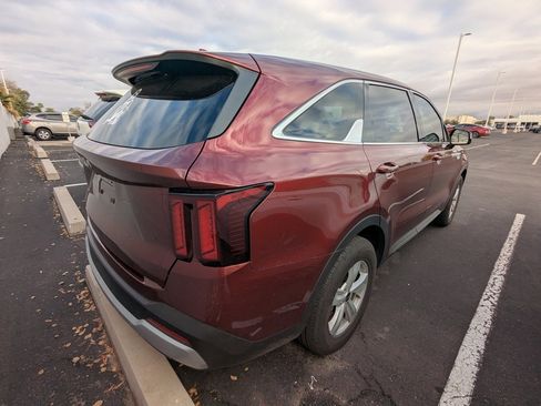 Used 2025 Kia Sorento LX image 5