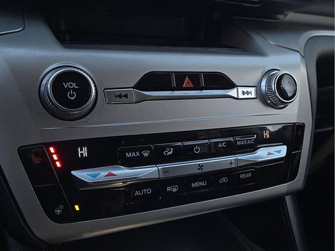 Used 2021 Ford Explorer XLT w/ Equipment Group 202A image 17