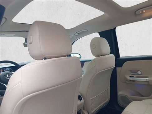 Used 2023 Mercedes-Benz GLB 250 image 11