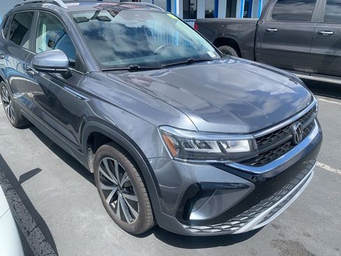 Used 2024 Volkswagen Taos SE image 4