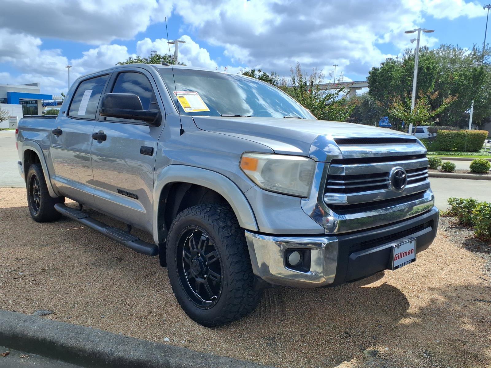 Used 2017 Toyota Tundra SR5 w/ SR5 Upgrade Package AWD/4WD image 2