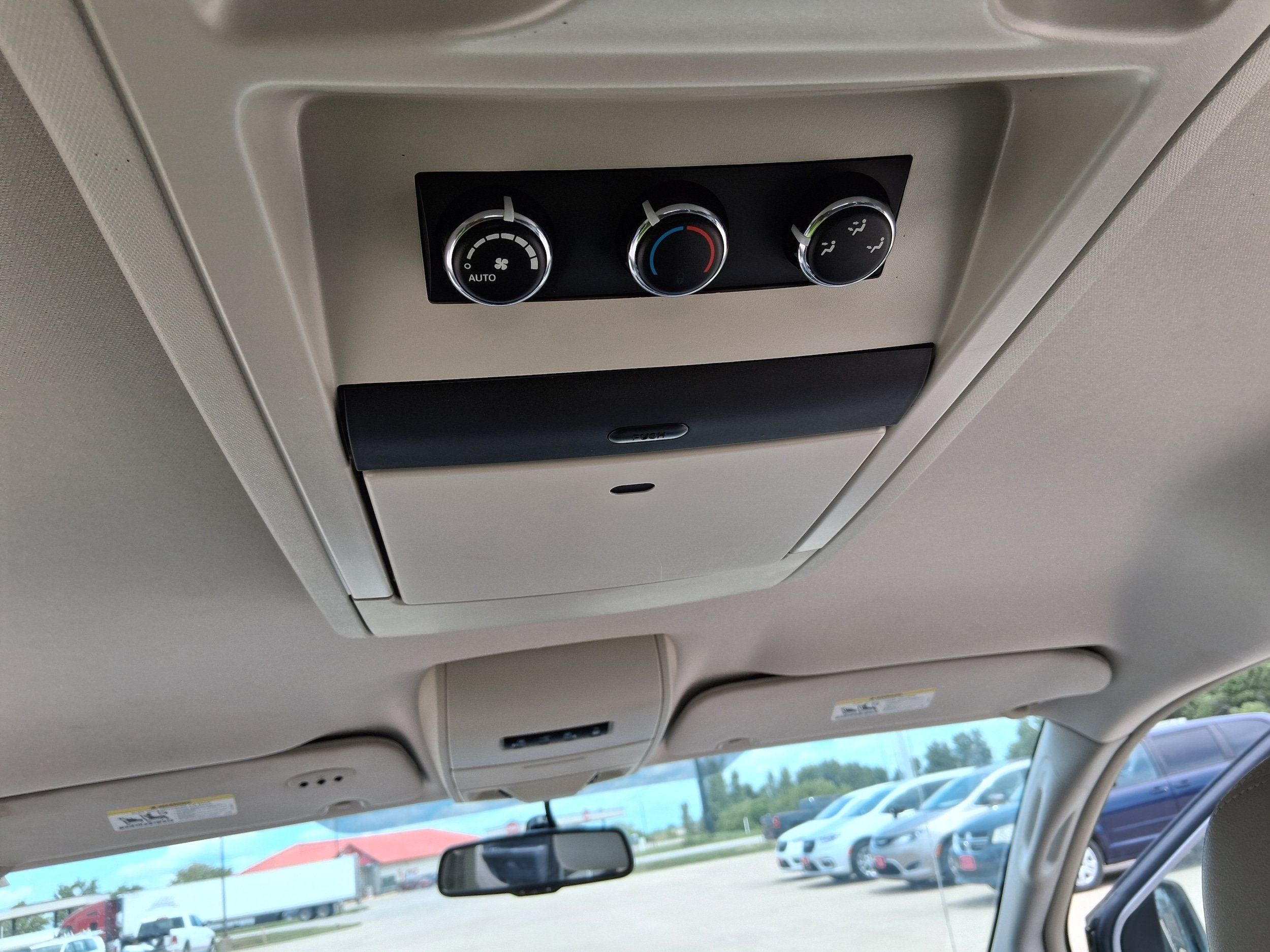 Used 2013 Chrysler Town & Country Touring FWD image 14