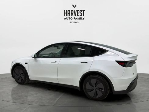 Used 2026 Tesla Model Y Long Range AWD/4WD image 3