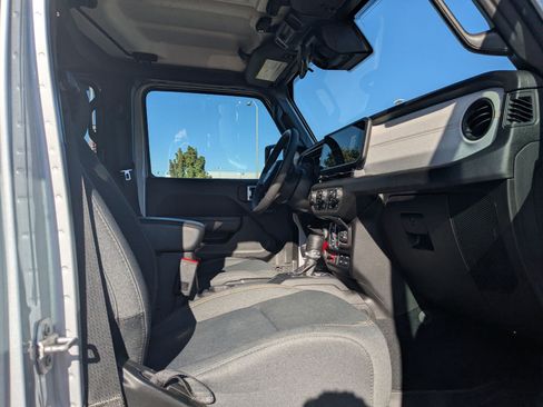 Used 2024 Jeep Wrangler Willys image 30