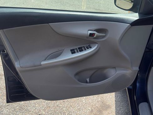 Used 2013 Toyota Corolla LE FWD image 29