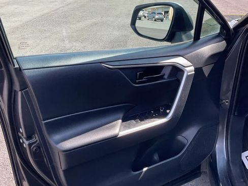 Used 2019 Toyota RAV4 LE image 16