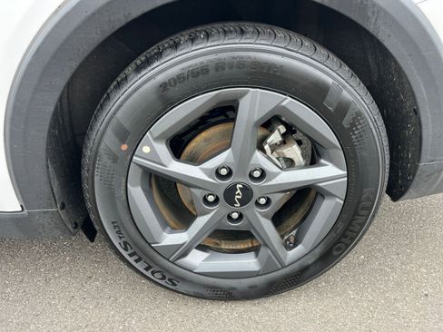 Used 2025 Kia K4 LXS image 30