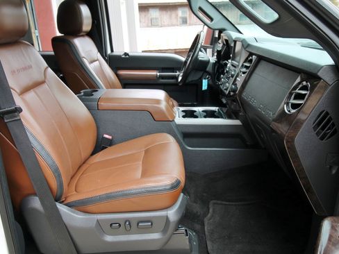 Used 2016 Ford F250 Platinum w/ FX4 Off-Road Package image 42