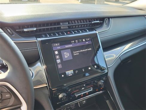 Used 2023 Jeep Grand Cherokee Laredo w/ Luxury Tech Group I image 28