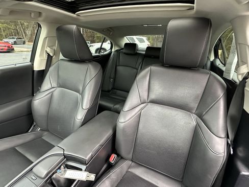 Used 2020 Lexus ES 300h w/ Premium Package image 8