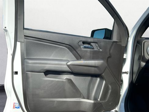 New 2025 Chevrolet Colorado LT w/ LT Convenience Package image 8