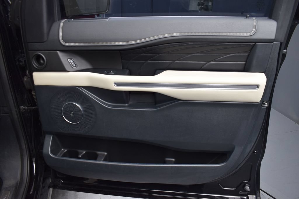 Used 2018 Ford Expedition Platinum AWD/4WD image 5