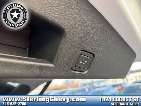 Used 2025 Chevrolet Traverse LT image 26