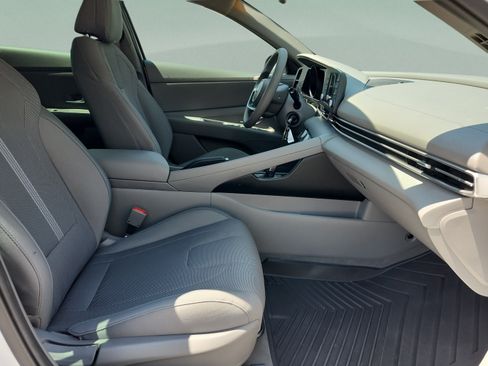Certified 2023 Hyundai Elantra SE w/ Cargo Package FWD image 15