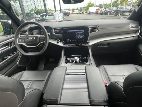 Used 2024 Jeep Wagoneer L Series II AWD/4WD image 13