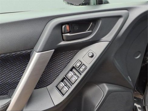 Used 2018 Subaru Forester 2.5i Premium w/ All-Weather Package image 12