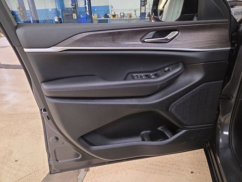 New 2026 Jeep Grand Cherokee Laredo image 11