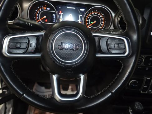 Used 2018 Jeep Wrangler Unlimited Sahara AWD/4WD image 32