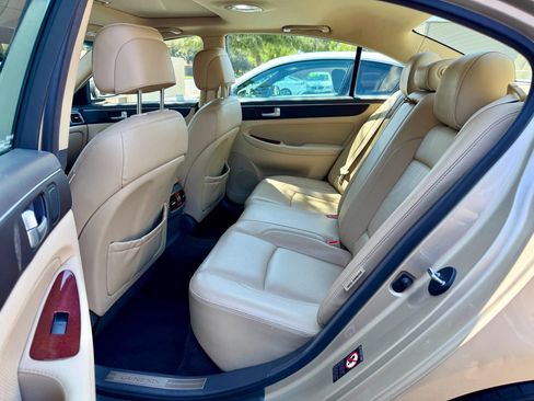 Used 2012 Hyundai Genesis 3.8 w/ Premium Pkg RWD image 13