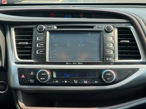 Used 2018 Toyota Highlander XLE w/ Protection Package #3 AWD/4WD image 22