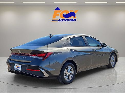Used 2025 Hyundai Elantra SE FWD image 4