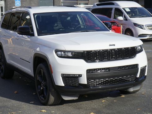 Used 2023 Jeep Grand Cherokee L Limited w/ Luxury Tech Group II image 5