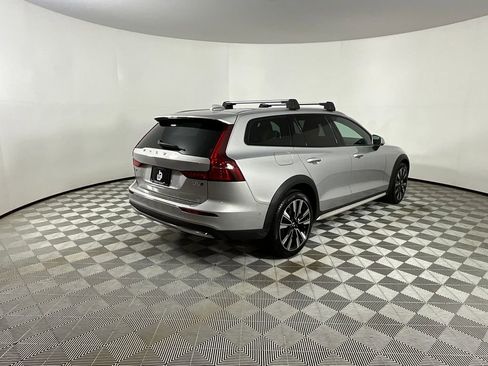 Used 2025 Volvo V60 B5 Cross Country Ultra w/ Protection Package Premier AWD/4WD image 4
