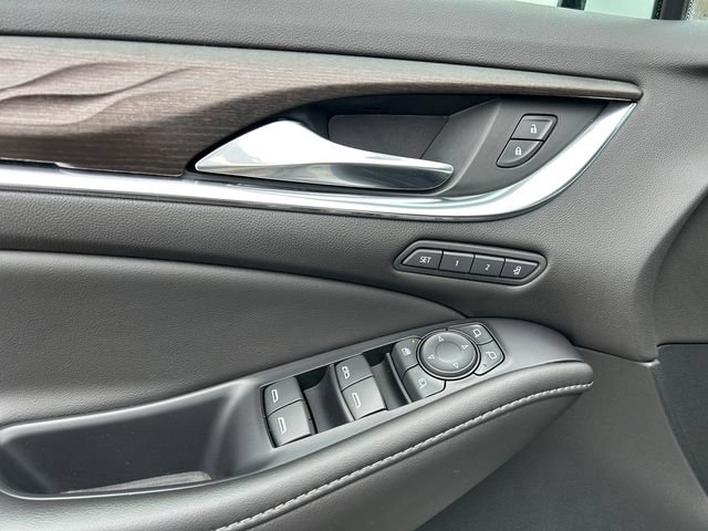 Used 2022 Buick Enclave Avenir w/ Avenir Technology Package AWD/4WD image 56
