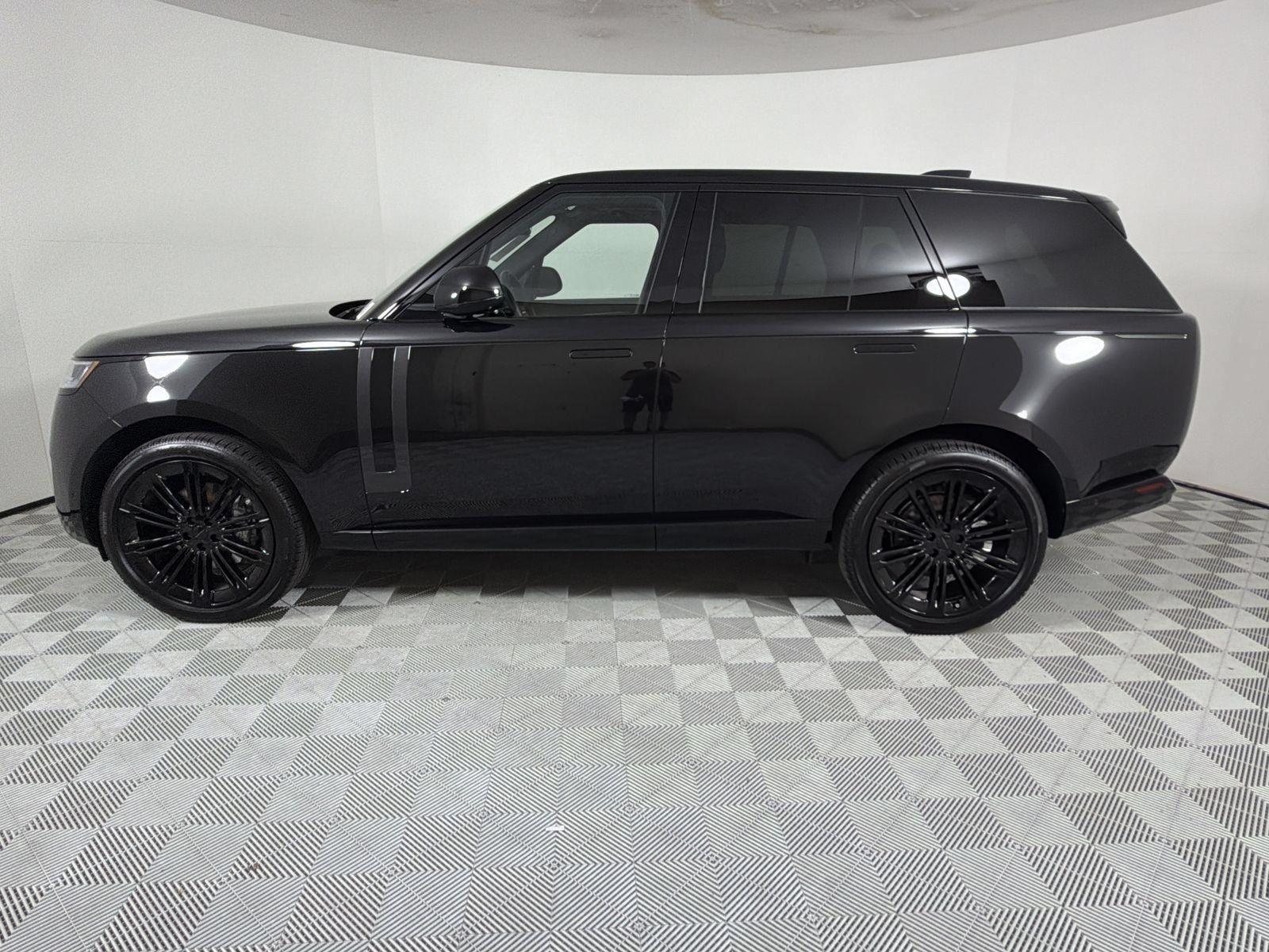 New 2026 Land Rover Range Rover SE AWD/4WD image 2