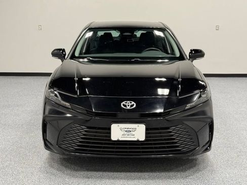 Used 2025 Toyota Camry LE FWD image 5